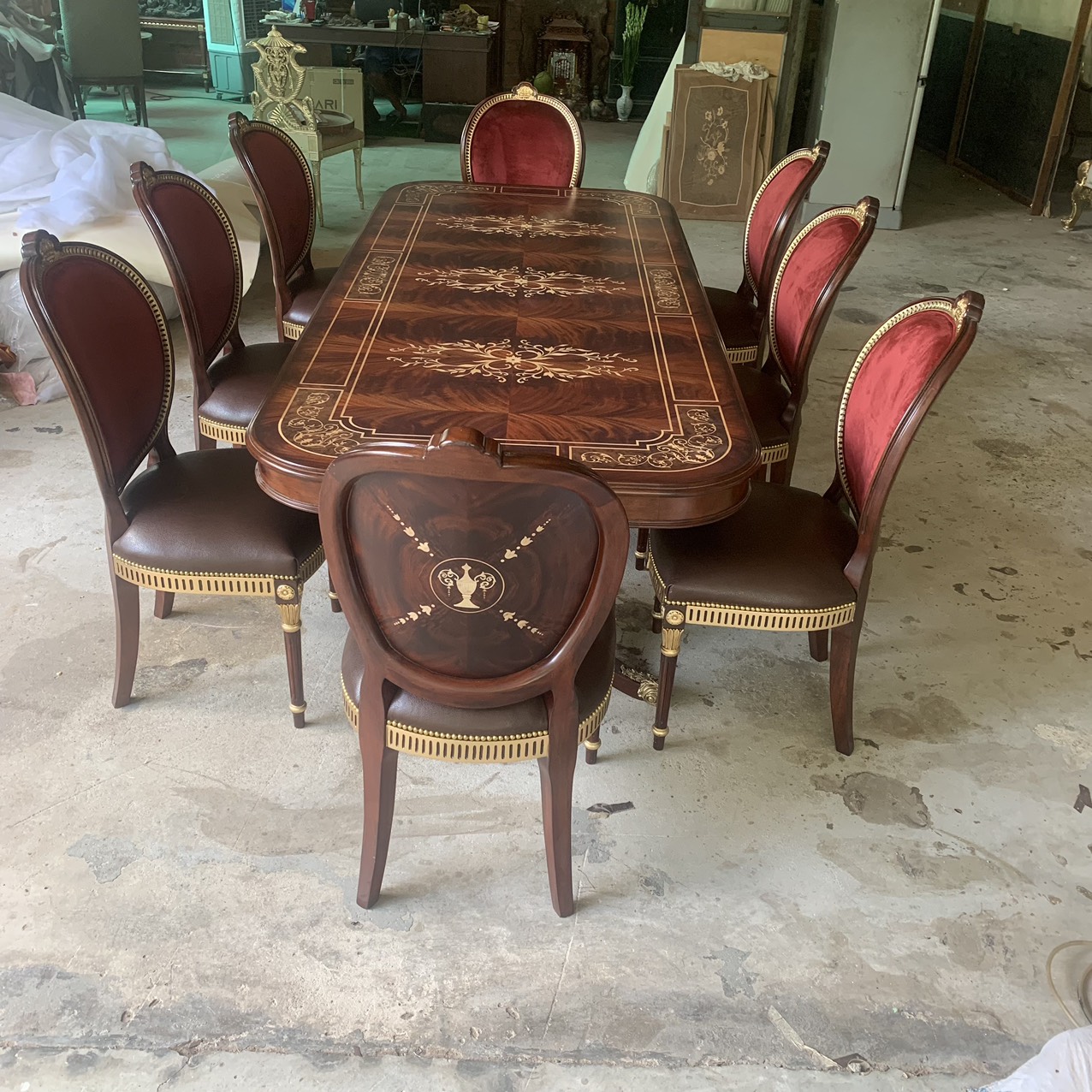 bo-ban-an-louis-king-chair-ghe-can-trai